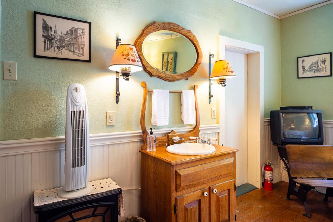 The Pines Of Dresden Bed & Breakfast ภายนอก รูปภาพ