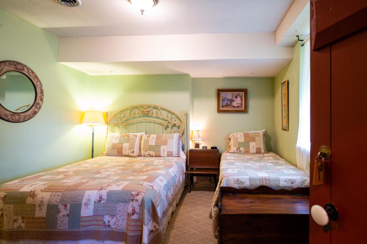The Pines Of Dresden Bed & Breakfast ภายนอก รูปภาพ