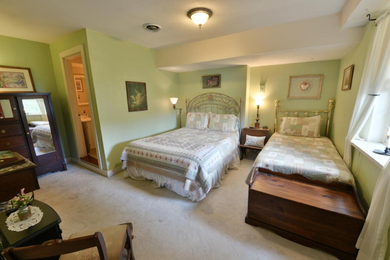 The Pines Of Dresden Bed & Breakfast ภายนอก รูปภาพ