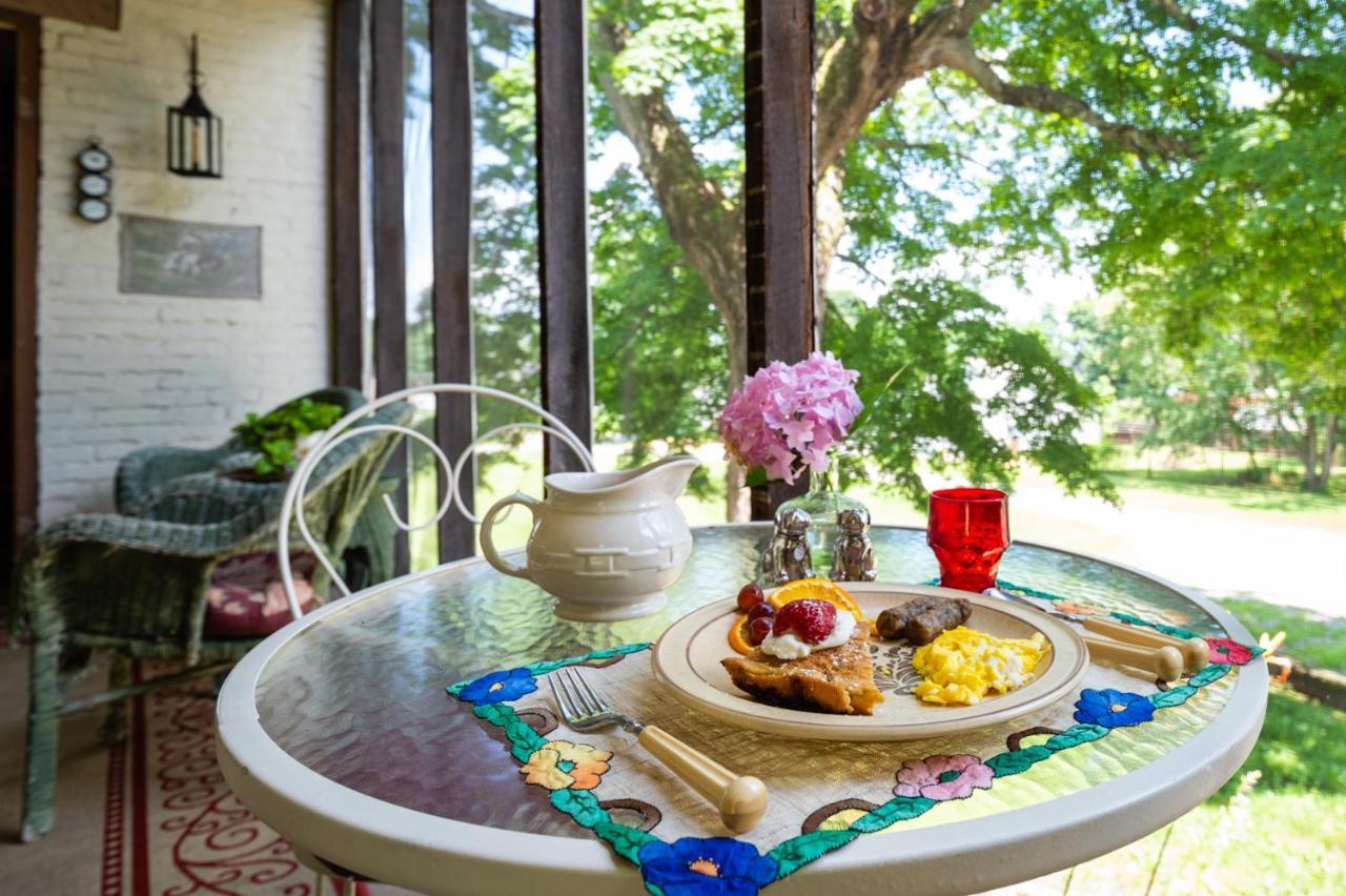 The Pines Of Dresden Bed & Breakfast ภายนอก รูปภาพ