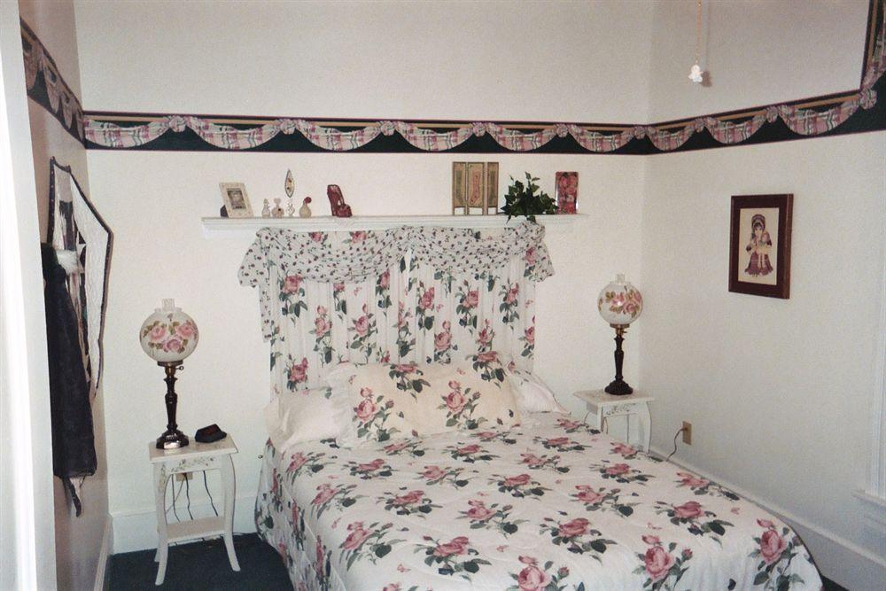 The Pines Of Dresden Bed & Breakfast ภายนอก รูปภาพ