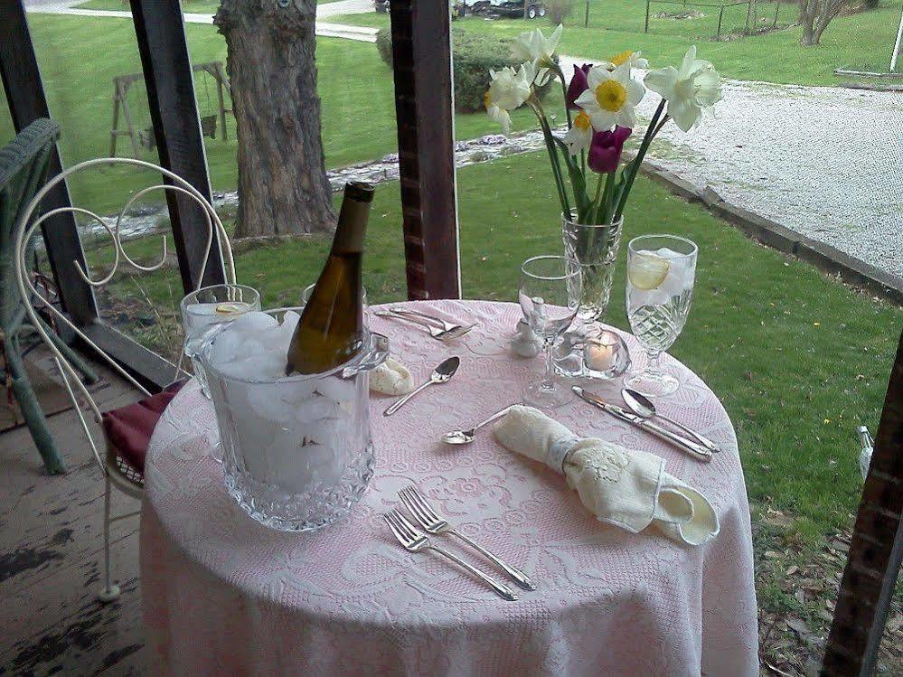 The Pines Of Dresden Bed & Breakfast ภายนอก รูปภาพ